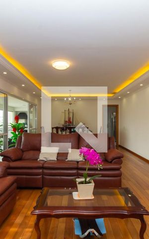 Apartamento para alugar com 205m², 4 quartos e 3 vagas Apartamento para alugar com 205m², 4 quartos e 3 vagasSala