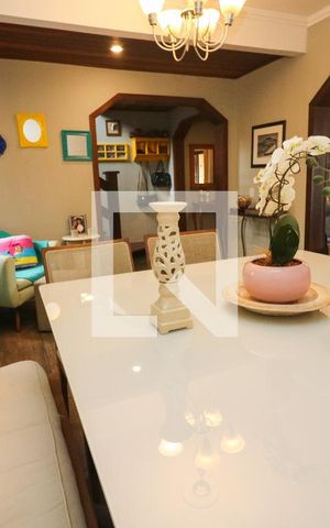 Casa à venda com 234m², 3 quartos e 2 vagas Casa à venda com 234m², 3 quartos e 2 vagasSala de Jantar