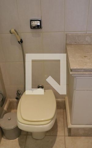 Casa de condomínio para alugar com 590m², 5 quartos e 8 vagasBanheiro