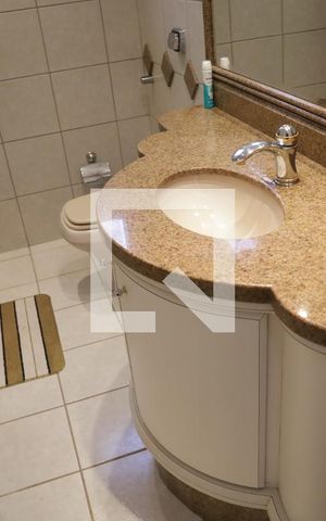 Casa de condomínio para alugar com 590m², 5 quartos e 8 vagasBanheiro