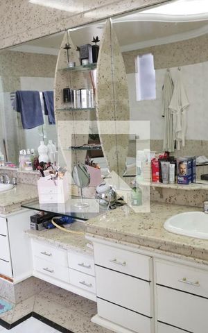 Casa de condomínio para alugar com 590m², 5 quartos e 8 vagasBanheiro