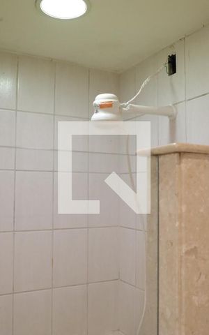 Casa de condomínio para alugar com 590m², 5 quartos e 8 vagasBanheiro