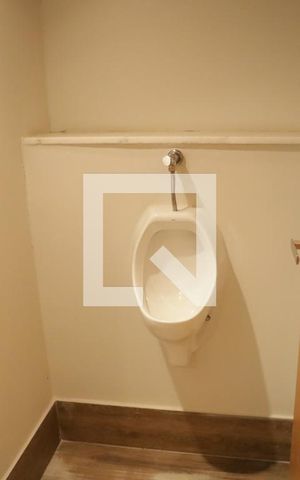 Casa de condomínio para alugar com 590m², 5 quartos e 8 vagasBanheiro