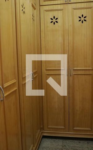 Casa de condomínio para alugar com 590m², 5 quartos e 8 vagasCloset