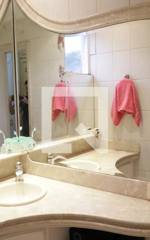 Casa de condomínio para alugar com 590m², 5 quartos e 8 vagasBanheiro