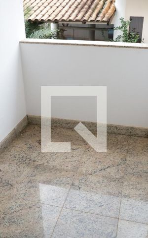 Casa de condomínio para alugar com 590m², 5 quartos e 8 vagasSacada