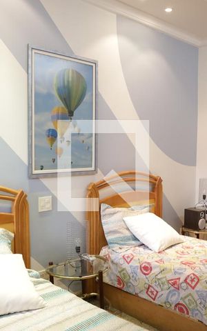 Casa de condomínio para alugar com 590m², 5 quartos e 8 vagasQuarto