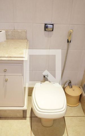 Casa de condomínio para alugar com 590m², 5 quartos e 8 vagasBanheiro