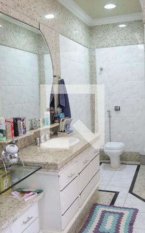 Casa de condomínio para alugar com 590m², 5 quartos e 8 vagasBanheiro