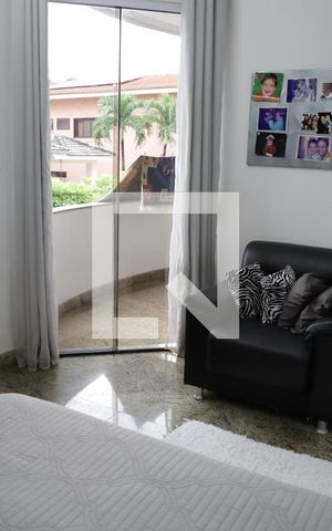 Casa de condomínio para alugar com 590m², 5 quartos e 8 vagasQuarto