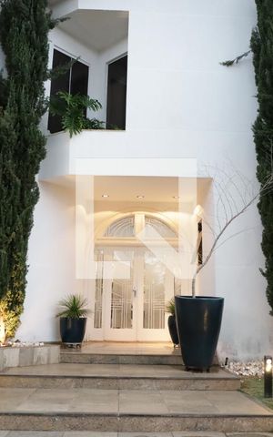 Casa de condomínio para alugar com 590m², 5 quartos e 8 vagasFachada