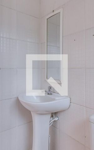 Casa para alugar com 40m², 2 quartos e sem vaga Casa para alugar com 40m², 2 quartos e sem vagaBanheiro