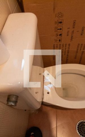 Apartamento à venda com 200m², 3 quartos e 3 vagas Apartamento à venda com 200m², 3 quartos e 3 vagasBanheiro de Serviço