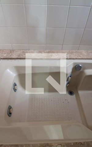 Apartamento à venda com 200m², 3 quartos e 3 vagas Apartamento à venda com 200m², 3 quartos e 3 vagasBanheiro da Suíte 2