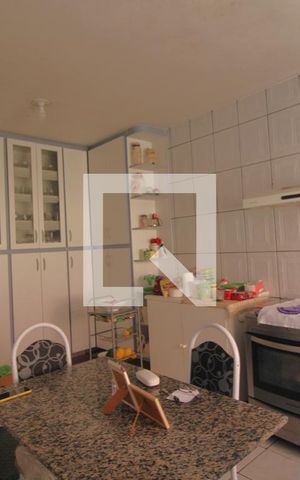 Casa à venda com 232m², 3 quartos e 8 vagasCozinha