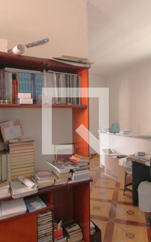 Casa à venda com 232m², 3 quartos e 8 vagasEspaço entre os quartos
