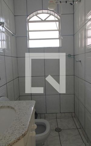 Casa à venda com 232m², 3 quartos e 8 vagasBanheiro de serviço