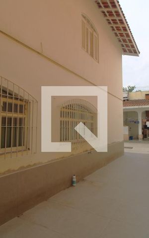 Casa à venda com 232m², 3 quartos e 8 vagasQuintal lateral