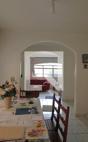 Casa à venda com 232m², 3 quartos e 8 vagasCopa