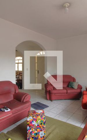 Casa à venda com 232m², 3 quartos e 8 vagasSala