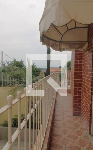 Casa à venda com 232m², 3 quartos e 8 vagasSacada da suíte