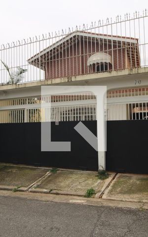 Casa à venda com 232m², 3 quartos e 8 vagasFachada
