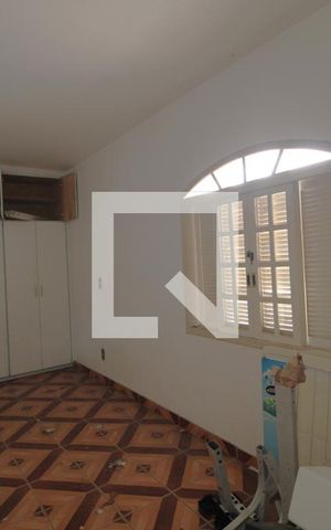 Casa à venda com 232m², 3 quartos e 8 vagasQuarto 2