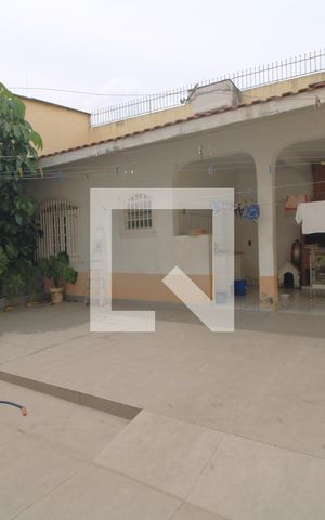 Casa à venda com 232m², 3 quartos e 8 vagasFundos da casa/ churrasqueira