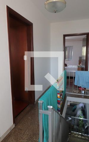 Casa à venda com 350m², 9 quartos e 6 vagasCorredor