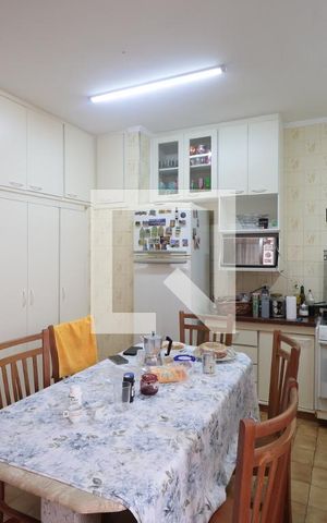 Casa à venda com 350m², 9 quartos e 6 vagasCozinha