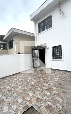 Casa à venda com 220m², 4 quartos e 3 vagas Casa à venda com 220m², 4 quartos e 3 vagasGaragem