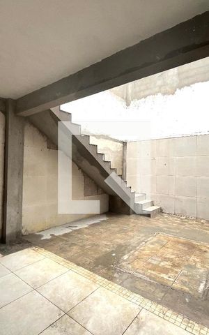 Casa à venda com 220m², 4 quartos e 3 vagas Casa à venda com 220m², 4 quartos e 3 vagasQuintal