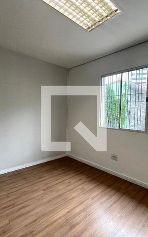 Casa à venda com 220m², 4 quartos e 3 vagas Casa à venda com 220m², 4 quartos e 3 vagasQuarto 4