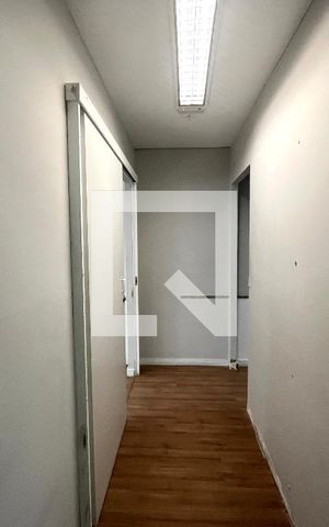 Casa à venda com 220m², 4 quartos e 3 vagas Casa à venda com 220m², 4 quartos e 3 vagasCorredor