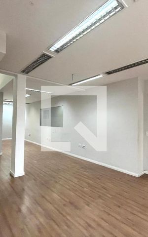 Casa à venda com 220m², 4 quartos e 3 vagas Casa à venda com 220m², 4 quartos e 3 vagasSalão