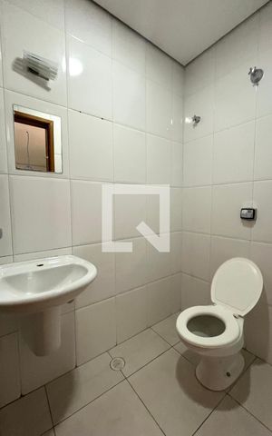 Casa à venda com 220m², 4 quartos e 3 vagas Casa à venda com 220m², 4 quartos e 3 vagasBanheiro Corredor