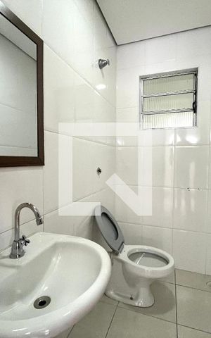 Casa à venda com 220m², 4 quartos e 3 vagas Casa à venda com 220m², 4 quartos e 3 vagasBanheiro da Suíte 1