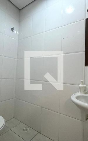 Casa à venda com 220m², 4 quartos e 3 vagas Casa à venda com 220m², 4 quartos e 3 vagasBanheiro da Suíte 1