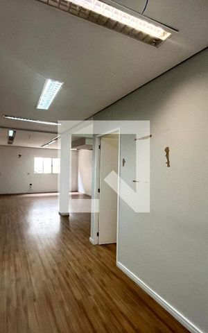 Casa à venda com 220m², 4 quartos e 3 vagas Casa à venda com 220m², 4 quartos e 3 vagasSalão