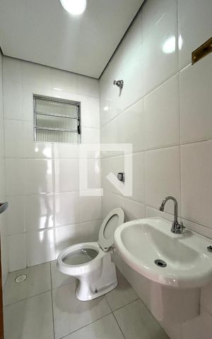 Casa à venda com 220m², 4 quartos e 3 vagas Casa à venda com 220m², 4 quartos e 3 vagasBanheiro da Suíte 2