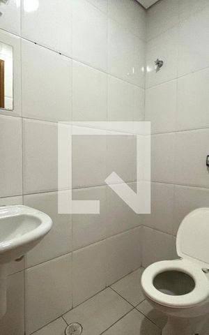 Casa à venda com 220m², 4 quartos e 3 vagas Casa à venda com 220m², 4 quartos e 3 vagasBanheiro Corredor