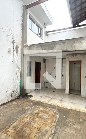 Casa à venda com 220m², 4 quartos e 3 vagas Casa à venda com 220m², 4 quartos e 3 vagasQuintal