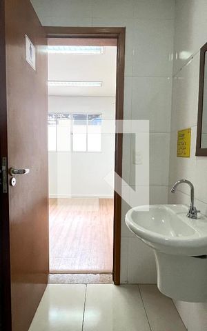 Casa à venda com 220m², 4 quartos e 3 vagas Casa à venda com 220m², 4 quartos e 3 vagasBanheiro da Suíte 1