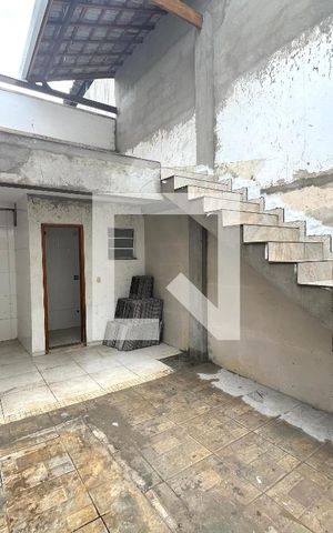 Casa à venda com 220m², 4 quartos e 3 vagas Casa à venda com 220m², 4 quartos e 3 vagasQuintal