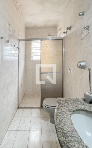 Casa à venda com 273m², 5 quartos e 3 vagas Casa à venda com 273m², 5 quartos e 3 vagasBanheiro - Suíte