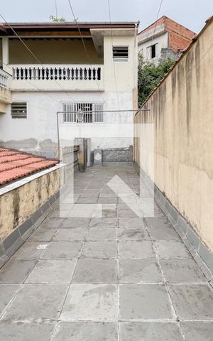 Casa à venda com 273m², 5 quartos e 3 vagas Casa à venda com 273m², 5 quartos e 3 vagasVaranda