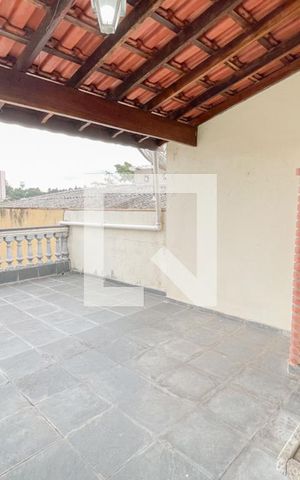 Casa à venda com 273m², 5 quartos e 3 vagas Casa à venda com 273m², 5 quartos e 3 vagasSacada