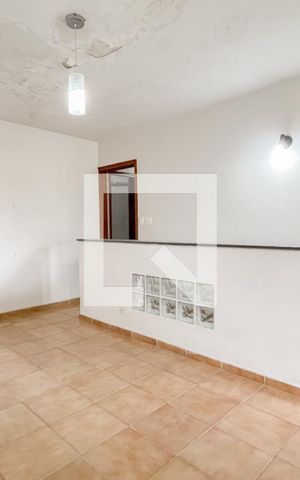 Casa à venda com 273m², 5 quartos e 3 vagas Casa à venda com 273m², 5 quartos e 3 vagasSala
