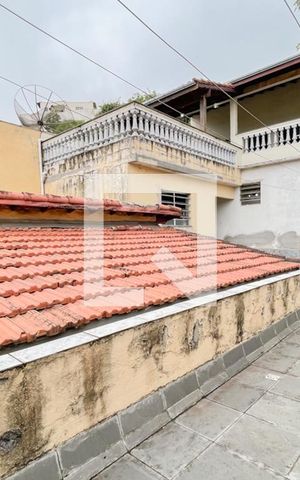 Casa à venda com 273m², 5 quartos e 3 vagas Casa à venda com 273m², 5 quartos e 3 vagasVaranda