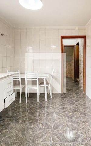 Casa à venda com 273m², 5 quartos e 3 vagas Casa à venda com 273m², 5 quartos e 3 vagasCozinha